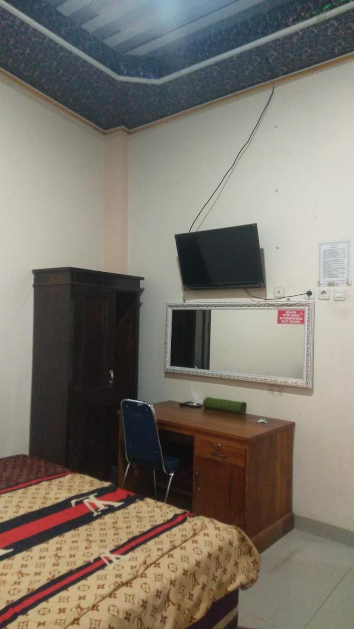 Wisma Reza Palopo Motel Exterior photo