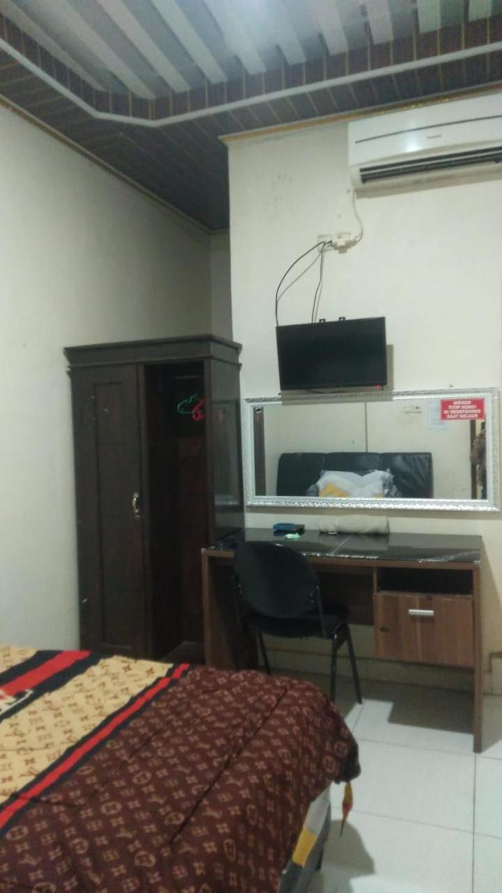 Wisma Reza Palopo Motel Exterior photo