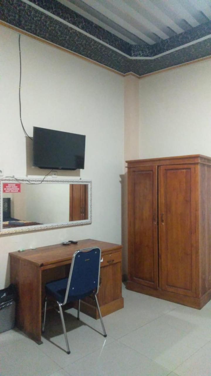 Wisma Reza Palopo Motel Exterior photo