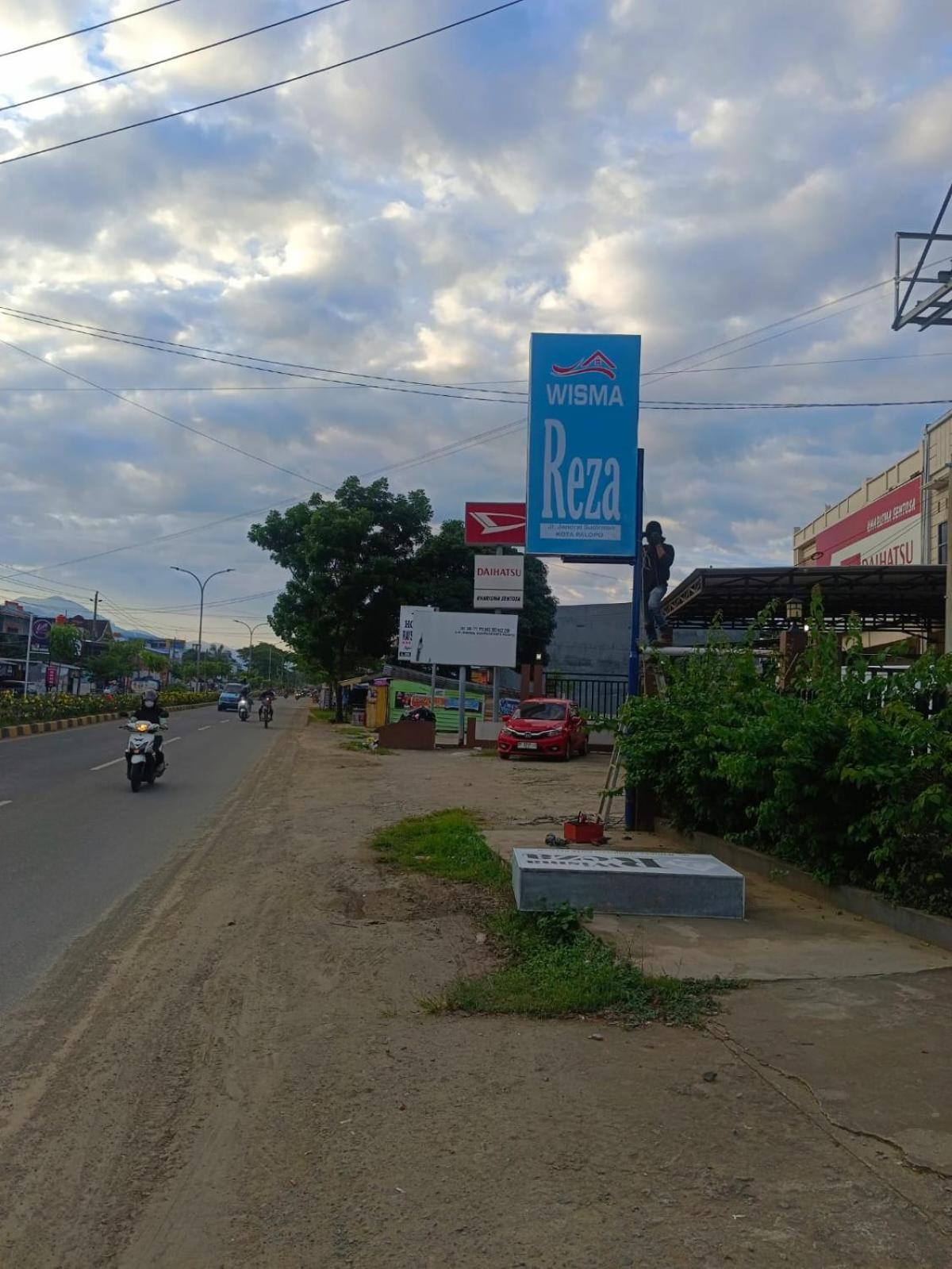 Wisma Reza Palopo Motel Exterior photo